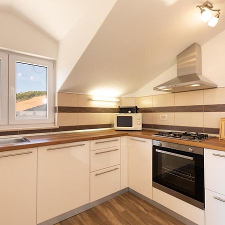Holiday Home Lydia Слатине Экстерьер фото