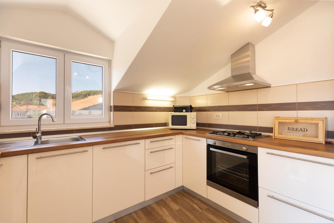 Holiday Home Lydia Слатине Экстерьер фото