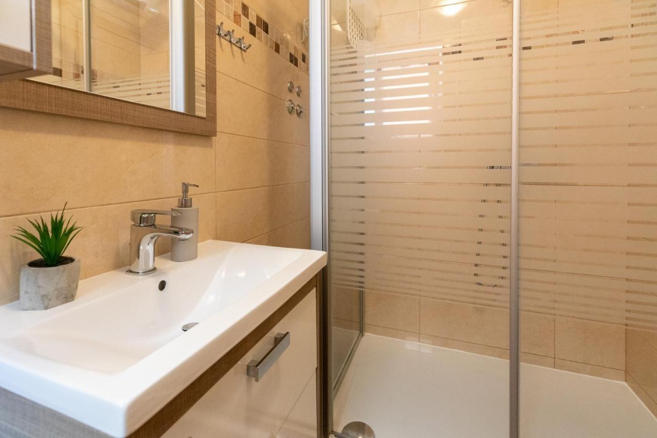 Holiday Home Lydia Слатине Экстерьер фото
